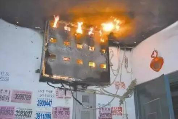 華盛消防炮塔：冬天過年氣氛可以火熱，但是別過火，引起火災！